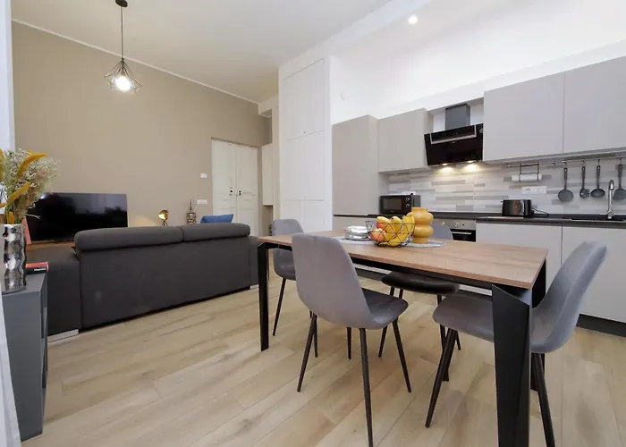 Ych- Urban Style Flat Near San Giovanni * Roma