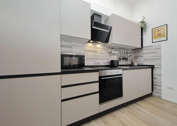Ych- Urban Style Flat Near San Giovanni *