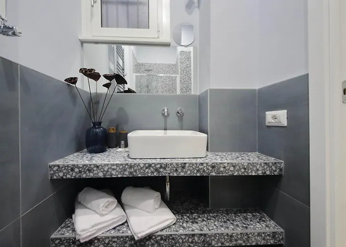 Ych- Urban Style Flat Near San Giovanni * Roma